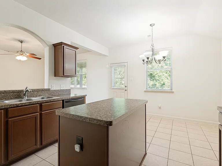 1800 Black Willow Trl — Photo 4
