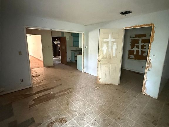 4th image of 223 Eaton Ave