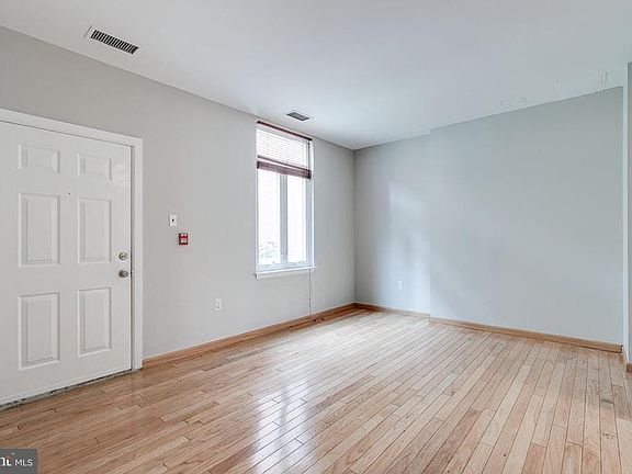 3rd image of 130 N Bread St #124