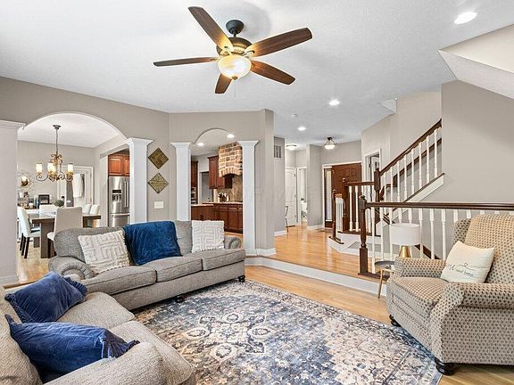 3rd image of 8901 Creighton Dr