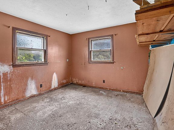 8th image of 2429 W Huron Line Rd
