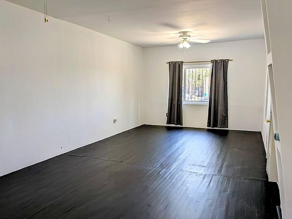 4th image of 105 Roosevelt Ave