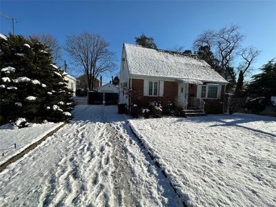 75 Cornwell Avenue, Williston Park, NY, 11596