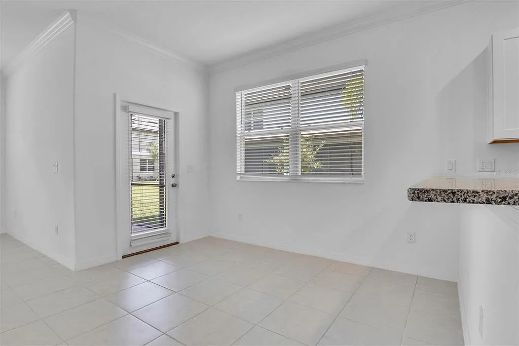 3 bed, 2.5 bath, 1787 sqft, $1,995 — Photo 4