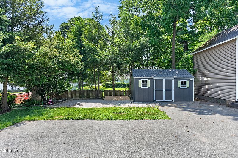 3rd image of 400 Delaware Avenue