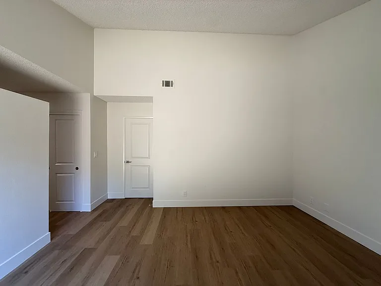 1120 Village Dr — Photo 47