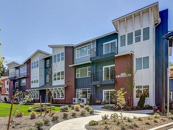 4th image of 220 SE Orchard Dr #4