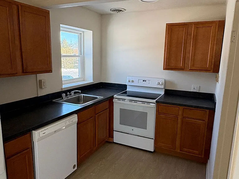 Charlotte Place Apartments — Photo 15