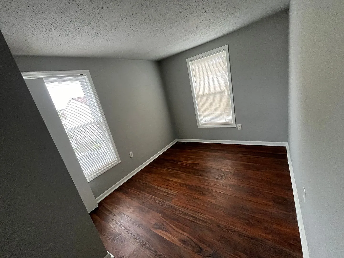Spacious 3-Bedroom Townhome Newly Renovated & Move-In Ready! ** Voucher Holders Only** — Photo 3