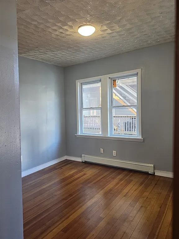 4 bed, 1.5 bath, 1200 sqft, $3,000 — Photo 4