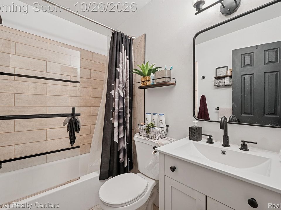 966 E Greendale, photo 18