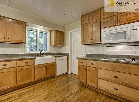 3rd image of 11718 Wyandotte St