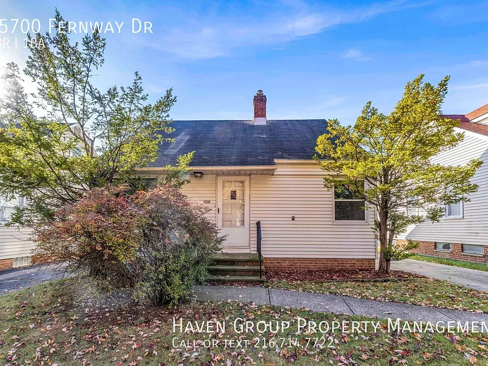 15700 Fernway Dr