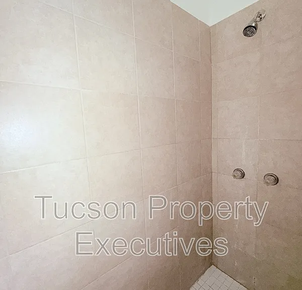 2411 S 6th Ave #16 — Photo 7