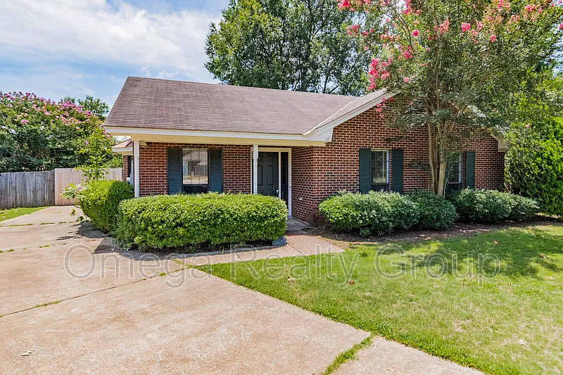 3 bed, 2.0 bath, 1594 sqft, $1,400 — Photo 2