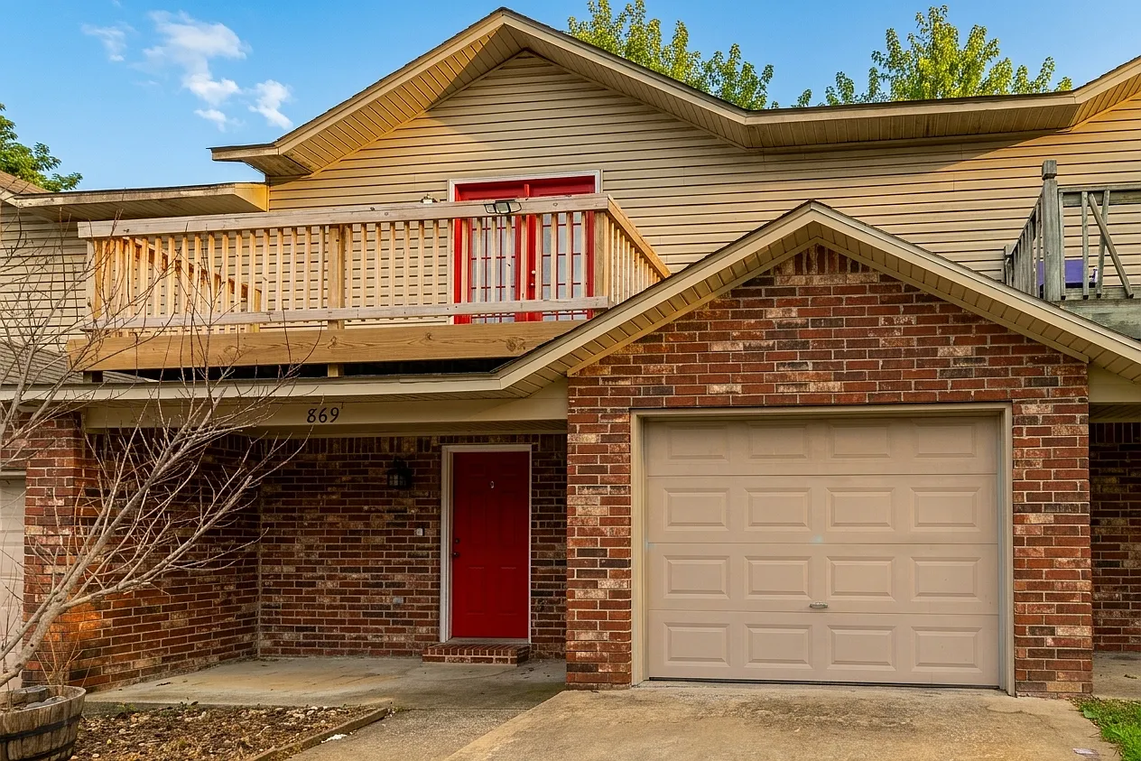3 bed, 2.5 bath, 1496 sqft, $1,600 — Photo 1