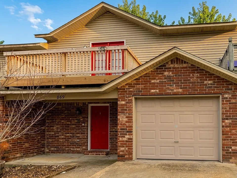 869 W Peachtree Dr