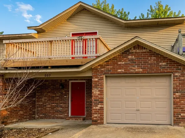 869 W Peachtree Dr, Fayetteville, AR 72703