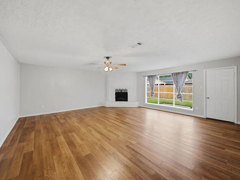 16611 Ben Ledi Dr — Photo 2