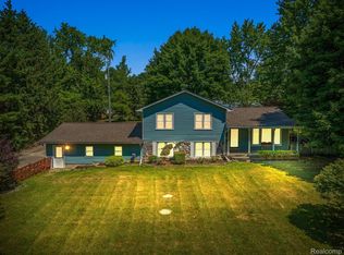 4651 Cooley Lake Rd, White Lake, MI 48383