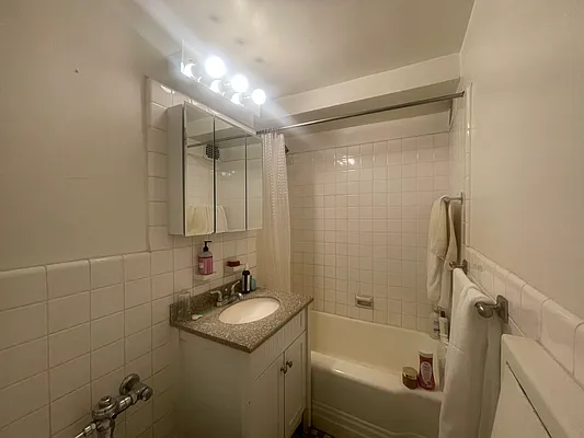 Rented by Meraki Realty LLC | media 10
