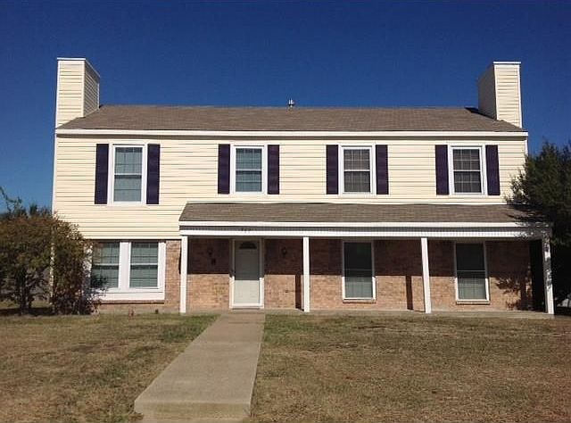 1st image of 717 Carriagehouse Ln