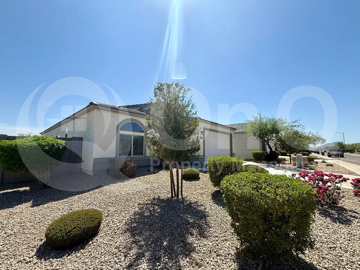 4 bed, 2.0 bath, 1852 sqft, $1,699 — Photo 2