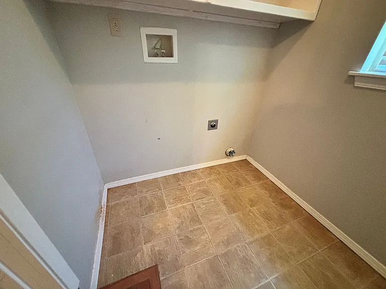 105 W Hurd St — Photo 12