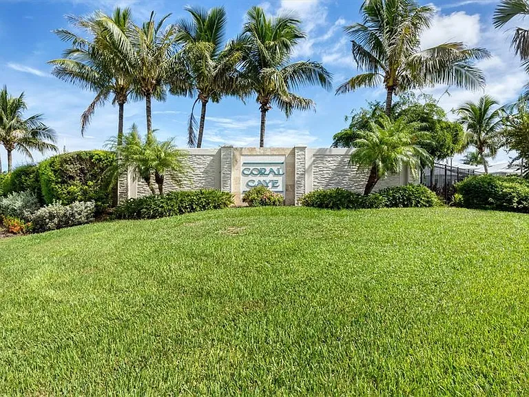 10446 Coquina Ct — Photo 44