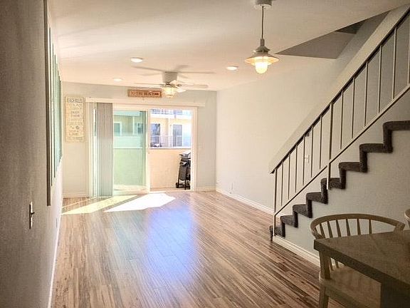 2nd image of 301 E Surfside Dr