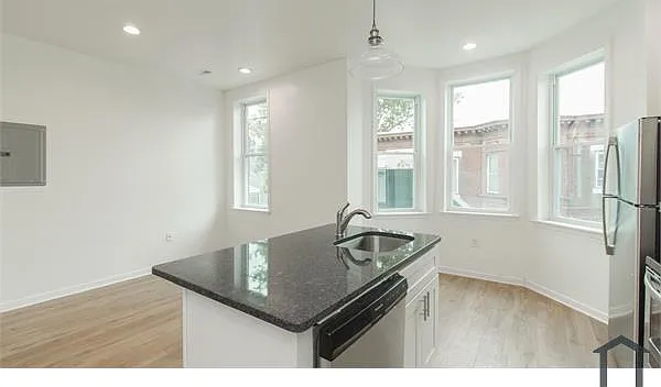 4 bed, 1700 sqft, $1,700 — Photo 2