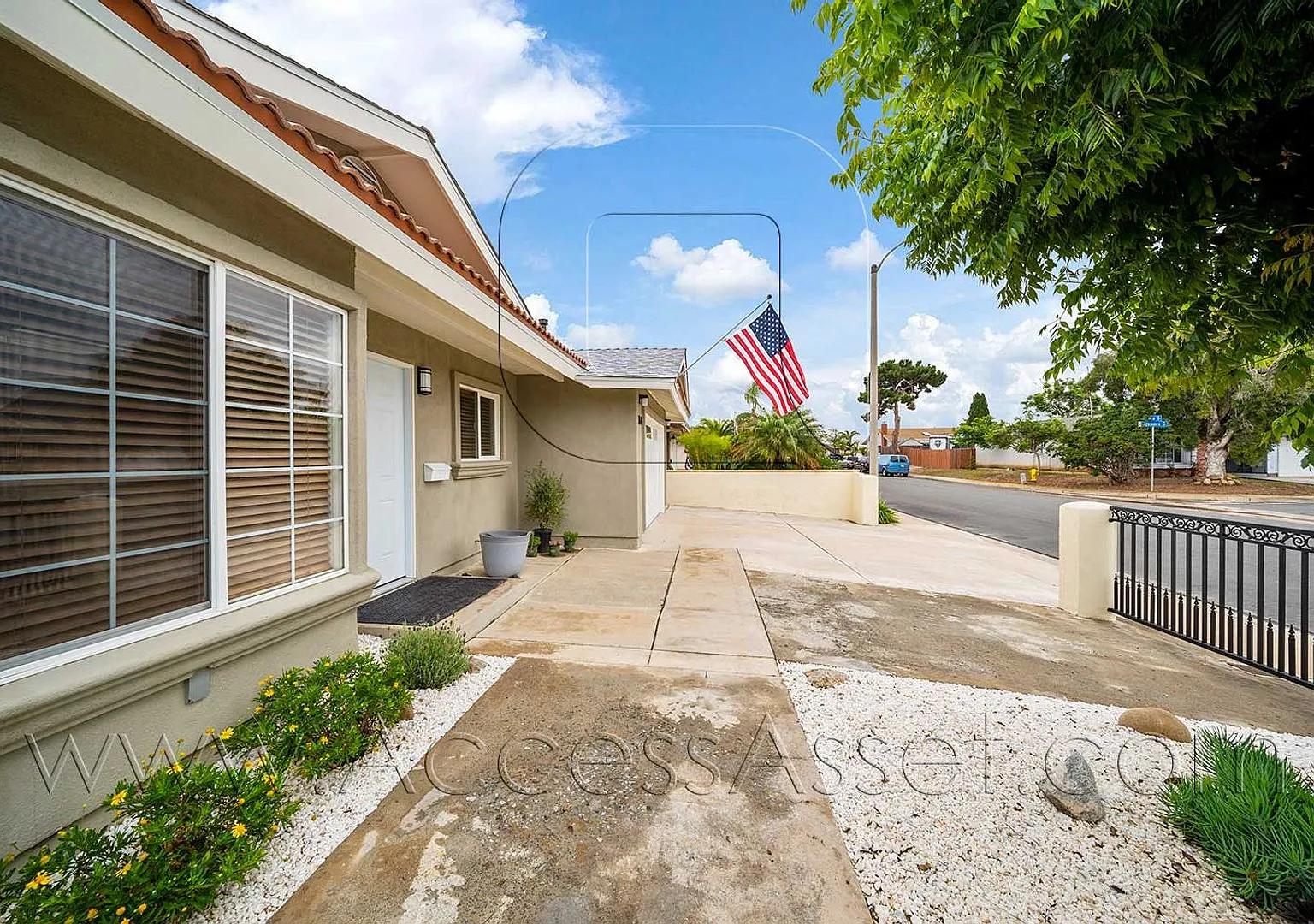 Remarkable 3 Bed/2 Bath Modern, Luxury And Comfort San Diego Home! — Photo 3