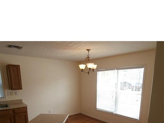 4th image of 486 Leawood Cir