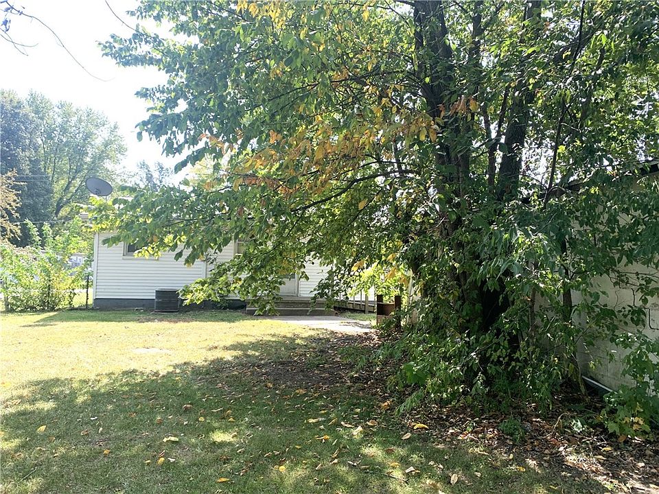 2nd image of 718 E Jefferson St