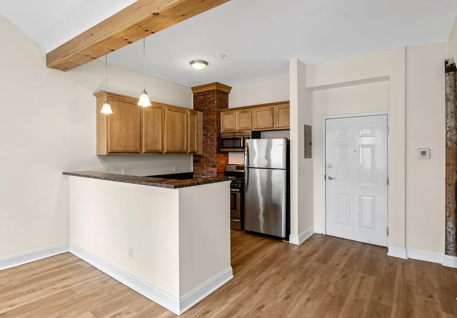 1 bed, 1.0 bath, $1,600 — Photo 1
