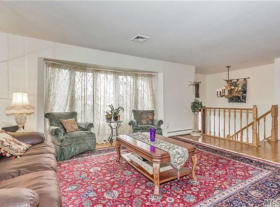 5th image of 31 Jeanette Dr