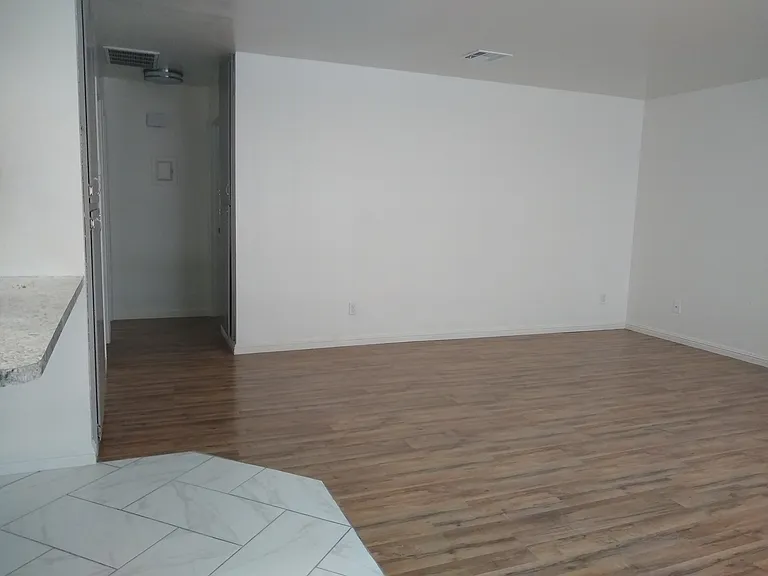 723 23rd St #A — Photo 2