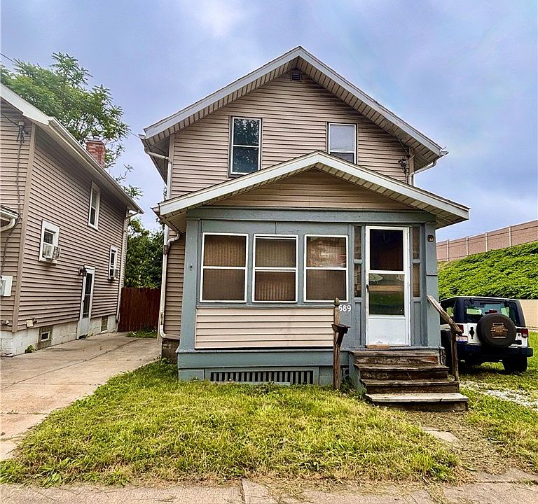1st image of 689 Brown St