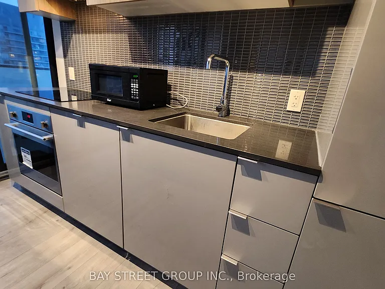 161 Roehampton Ave #3303 — Photo 9