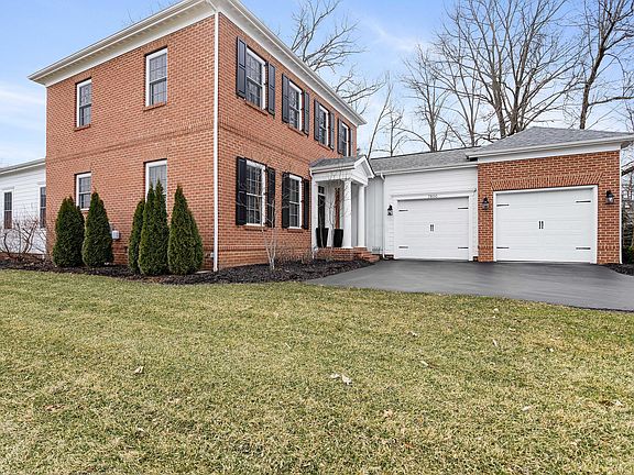 3rd image of 7800 Straits Ln