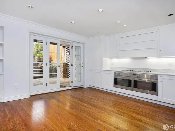 325 East 50th Street image 5 of 13