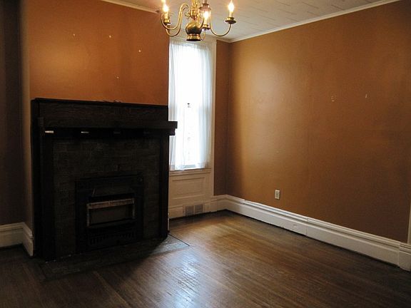 5th image of 138 Woodlawn Ave