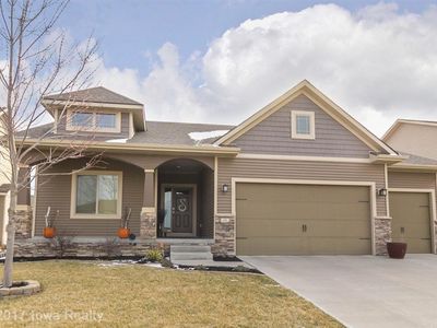 274 S 83rd St, West Des Moines, IA, 50266