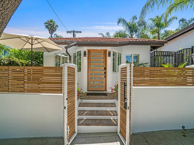 4230 Van Nuys Blvd — Photo 44