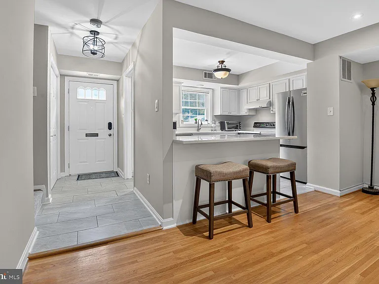 7716 Tiverton Dr — Photo 2