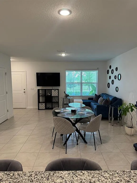 2 bed, 2.5 bath, 1195 sqft, $2,300 — Photo 4