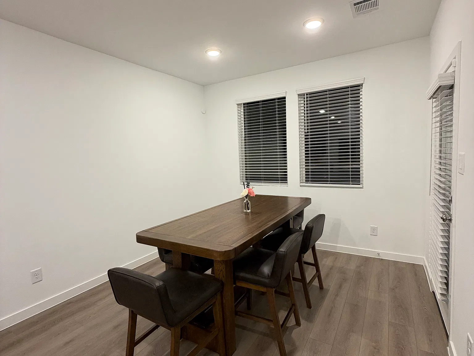 4 bed, 2619 sqft, $900 — Photo 3