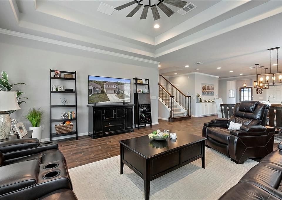 1st image of 1011 Valley View Dr
