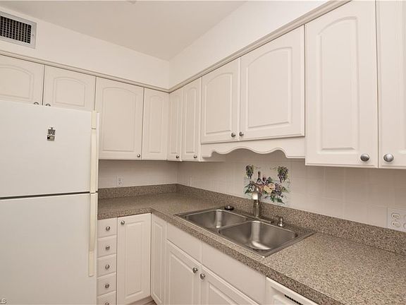4th image of 514 Broad Ave S #514