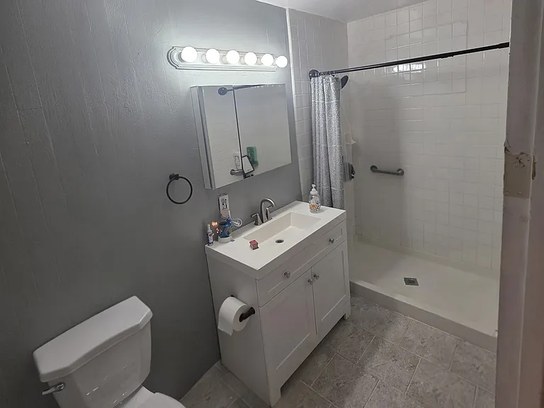 215 Almond St — Photo 7